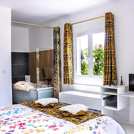 Domaine Des Lucques B&B With Private Infinity Pool & Grand Olive Grove * Bize-Minervois