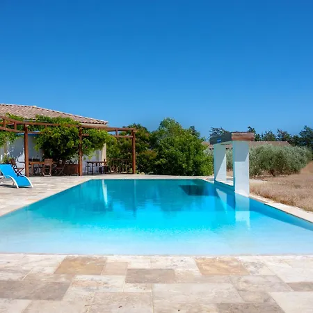 Oda ve Kahvaltı Domaine Des Lucques With Private Infinity Pool & Grand Olive Grove 3*