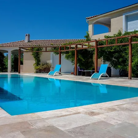 Domaine Des Lucques D'hôtes De Luxe Au Cœur D'oliveraie 3* Bize-Minervois
