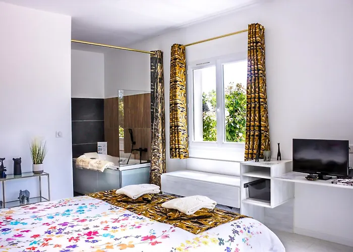 Domaine Des Lucques With Private Infinity Pool & Grand Olive Grove 3* Bize-Minervois